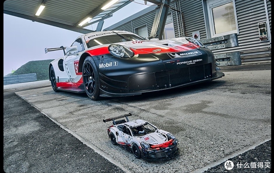 探索乐高保时捷911 RSR赛车模型的精细世界