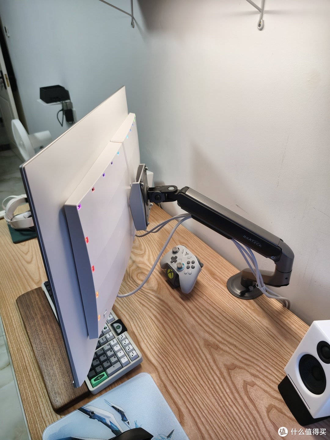 白色桌面的最后一块拼图：飞利浦 O8 QD-OLED显示器简测