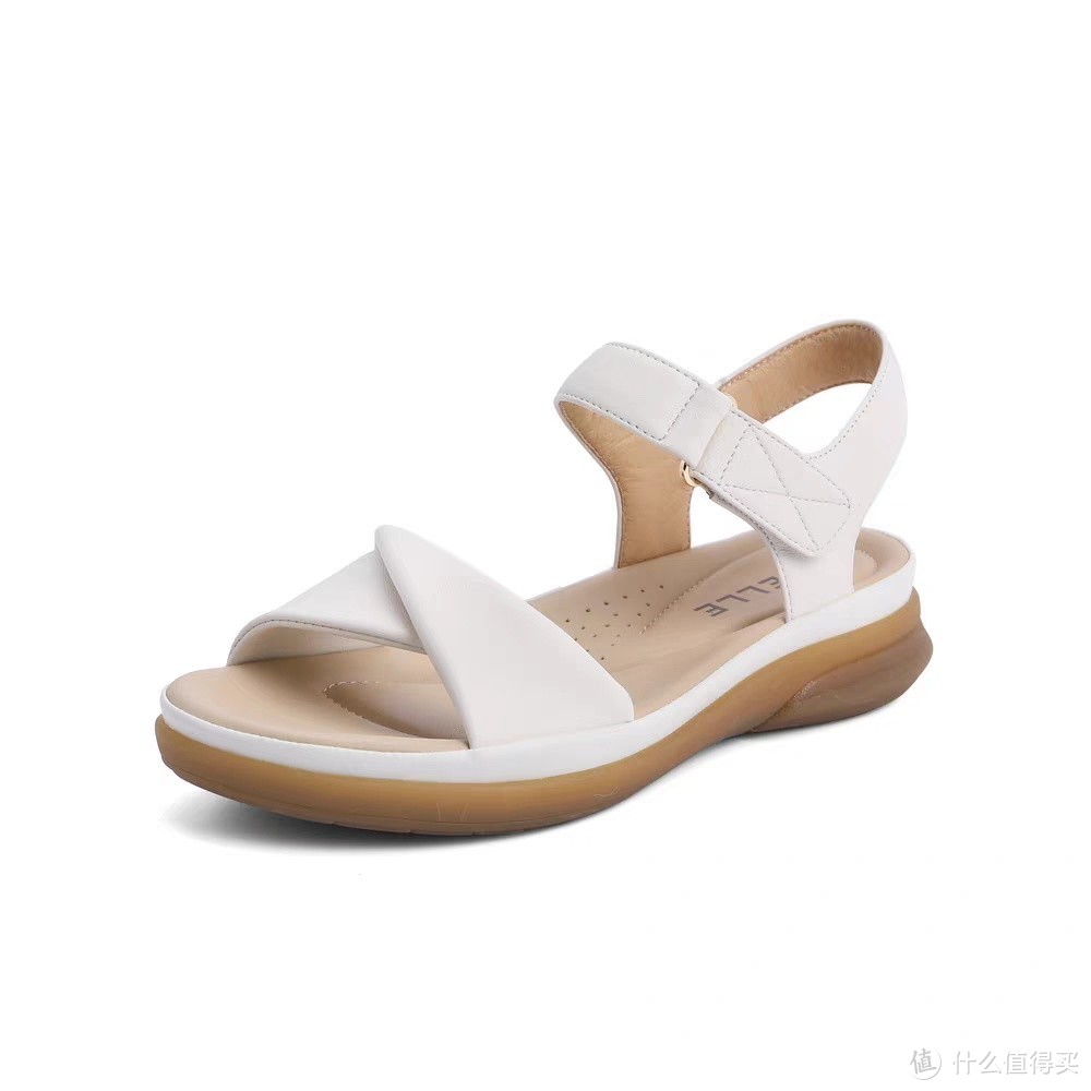 百丽真皮软底一字拖鞋女夏季新款外穿凉拖（型号：Z5Q1DBT3）是一款专为女性设计的夏季凉拖。