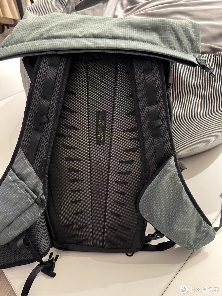 迪卡侬MH500背包——你的旅行好伙伴，让每次徒步都变得轻松愉快！🚶‍♂️💼🎉