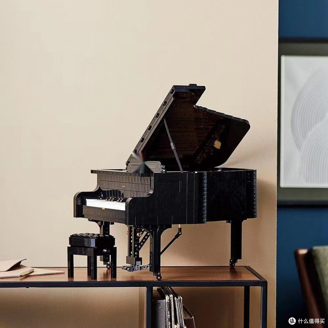 作为一款厂家宣传可弹奏的钢琴积木,这台钢琴的可动表现也是相当重要