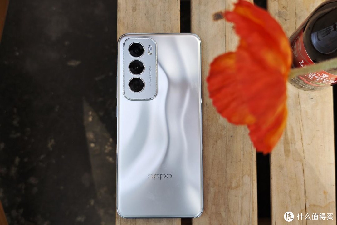 AI赋能的潮流小直屏 OPPO Reno12上手体验