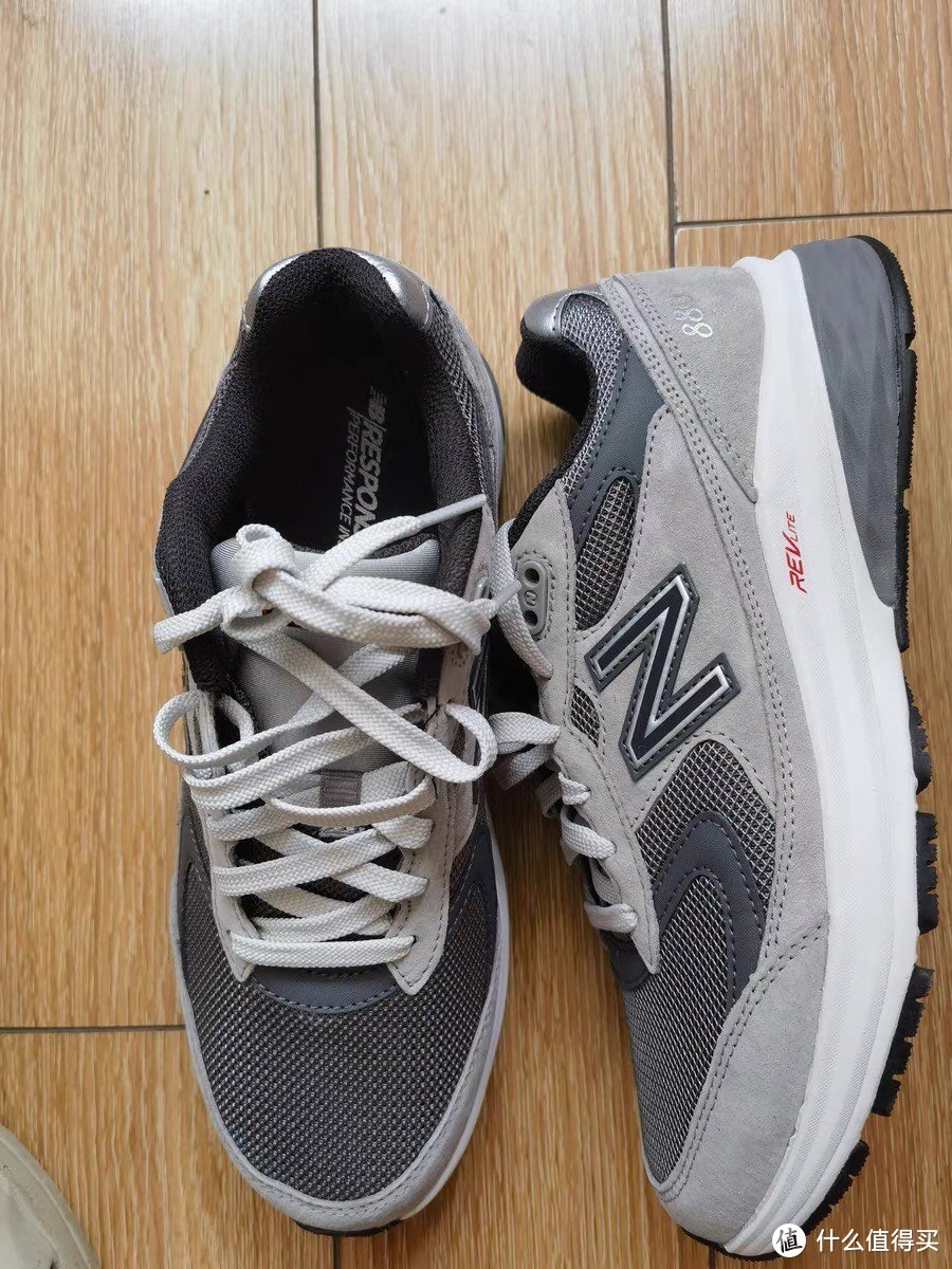 New Balance MW880CF3慢跑鞋：轻盈透气，科技引领舒适体验