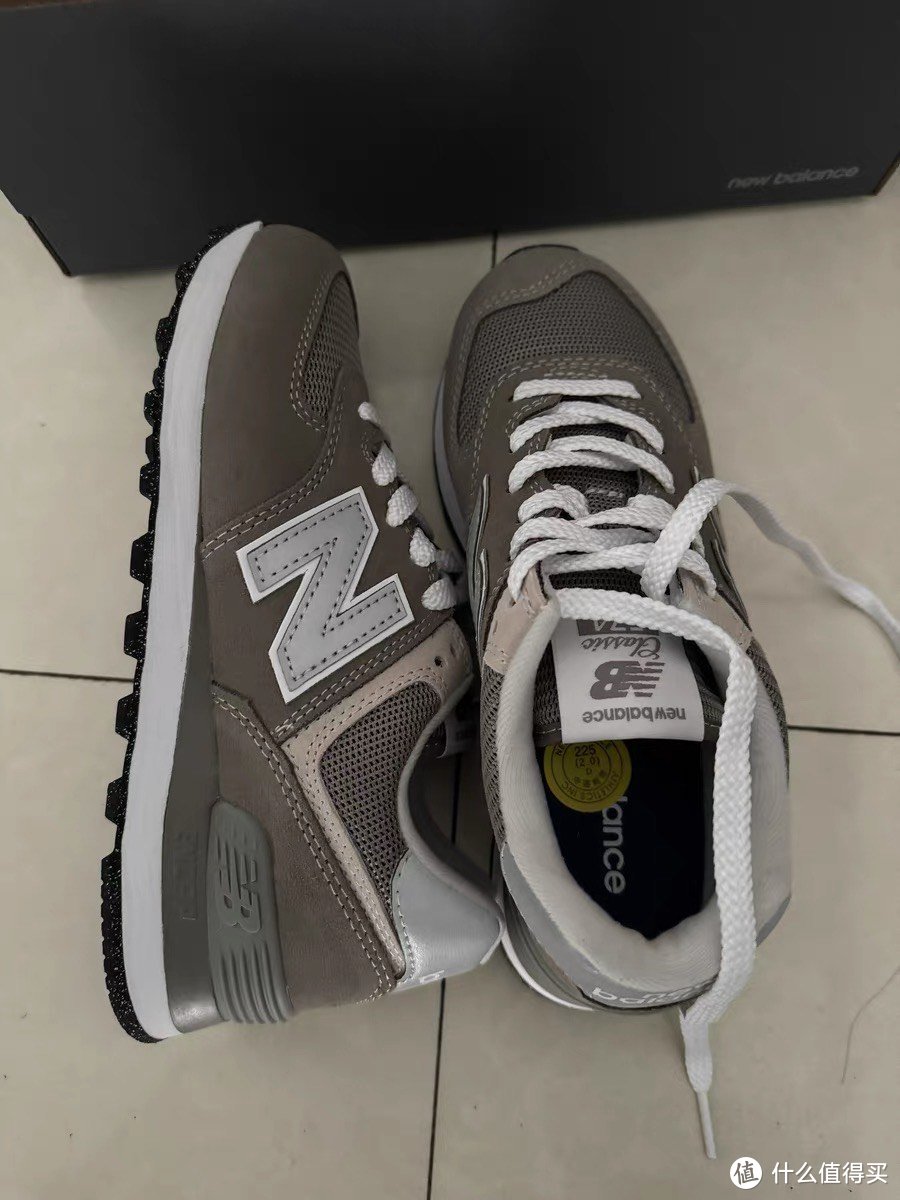 New Balance ML574EVG运动休闲鞋：复古与舒适的完美交融