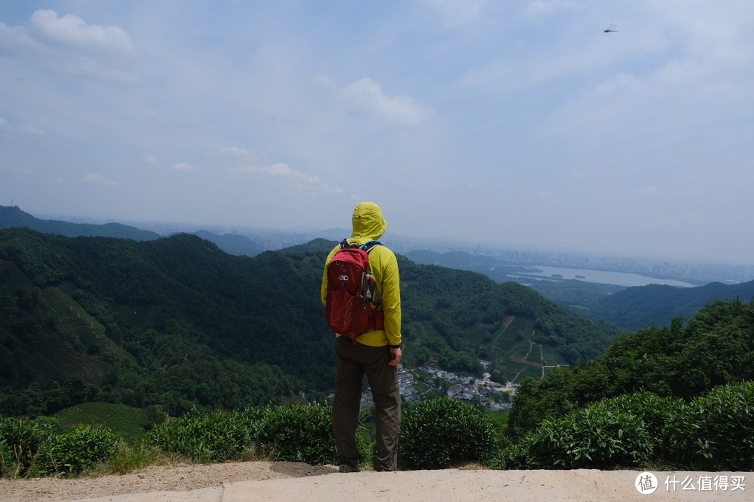 618说说夏季户外出行防晒意见指南：遮阳伞，防晒衣，防风衣，帽子等更加适合那些户外场景