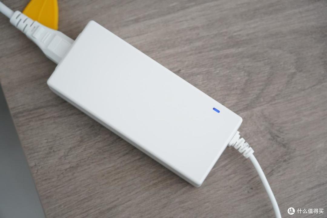 2024年投影仪怎么选？千元投影仪值得入手吗？有没有既好用又性价比高的？千元投影大眼橙C1D实测体验！