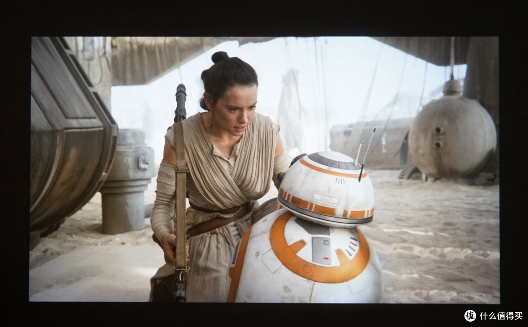 2024年投影仪怎么选？千元投影仪值得入手吗？有没有既好用又性价比高的？千元投影大眼橙C1D实测体验！