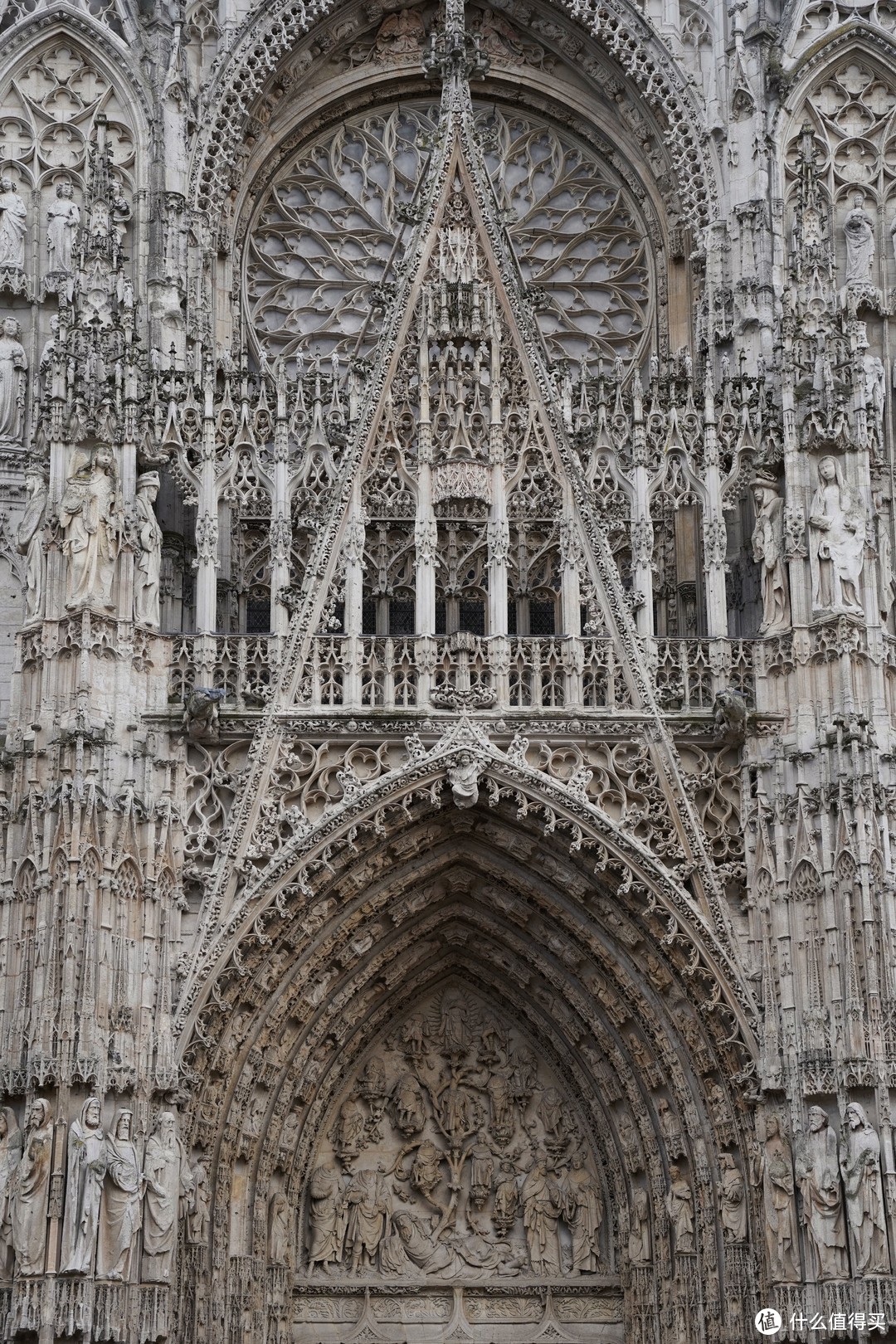鲁昂主教堂，外观的雕刻很震撼，即便已经在欧洲看过那么多了。