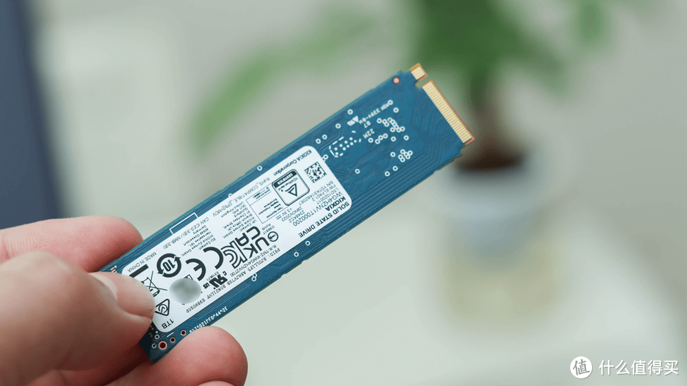 400价位铠侠SD10 PCIe4.0 SSD吊打99%固态硬盘？性价比超高