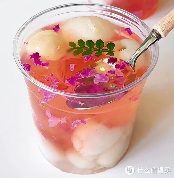 夏日清凉佳品：玫瑰荔枝冰粉