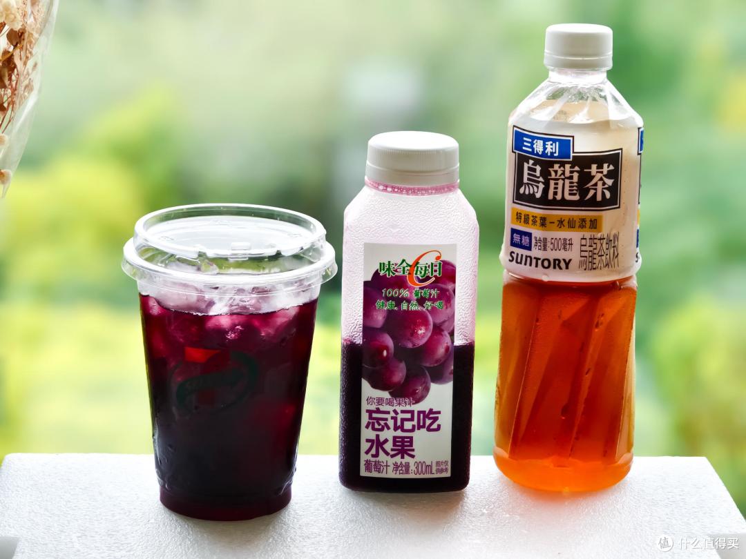 价格:(以我这便利店计算)三得利乌龙茶5.5元 味全葡萄汁5.9元 冰杯3.