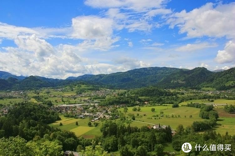 《登山必备！户外达人不可错过的十大装备清单》