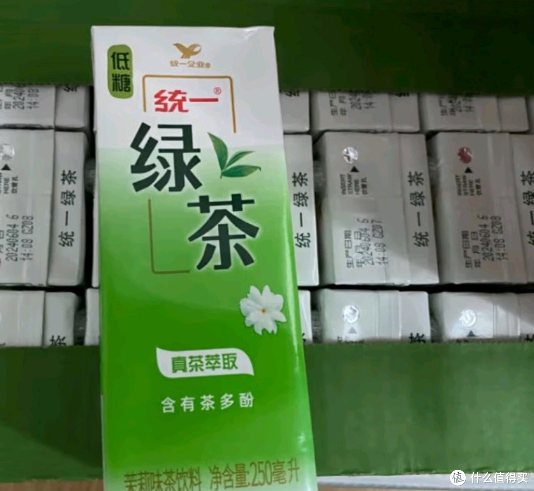 "统一绿茶整箱装：250ml*24盒，茶饮料新旧包装随机发，夏日清爽必备"