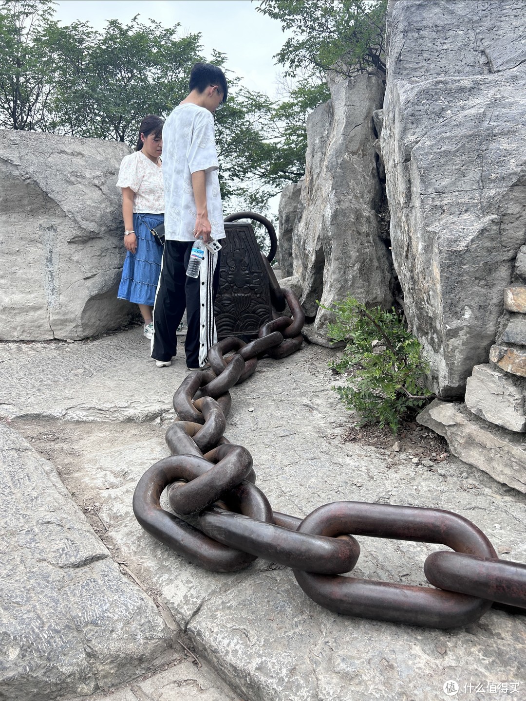 在快到山顶地方，这么个巨大链条，是干嘛啊