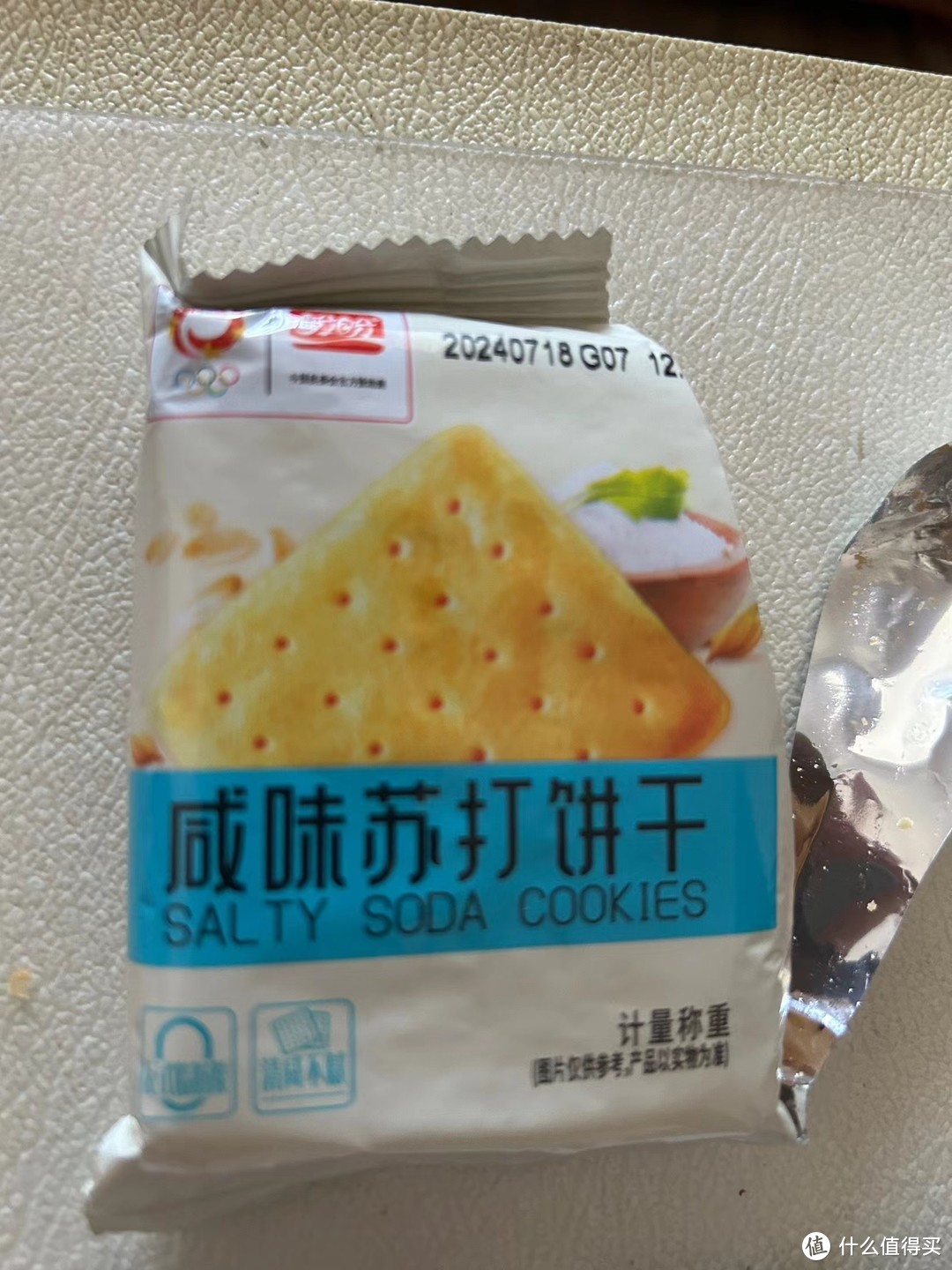 盼盼咸味苏打饼干：解馋新选择，健康与美味并存