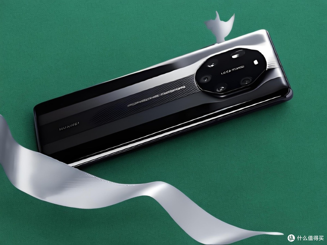 "华为mate40 rs的背面设计灵感直接来自于保时捷的超跑基因,这可是