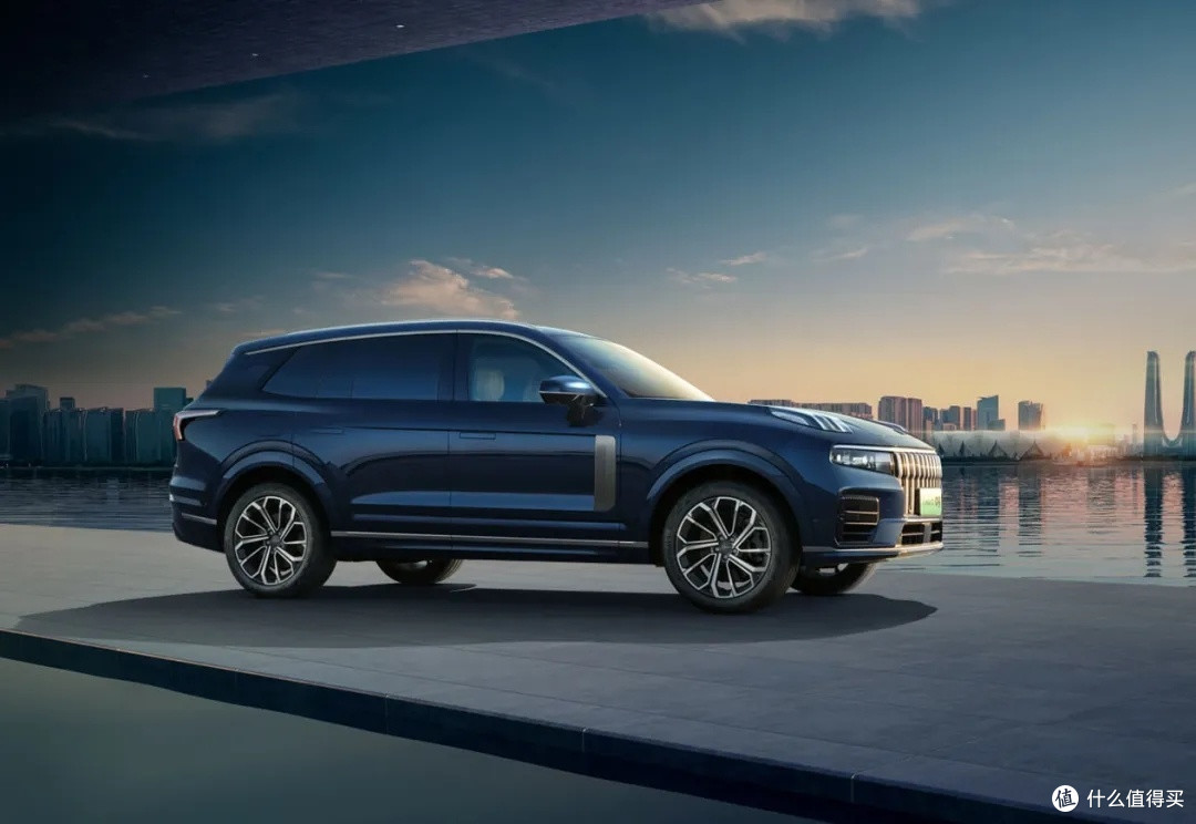 吉利造了台西装暴徒5米四驱suv卖27万多555马力49秒破百x5太贵就看它