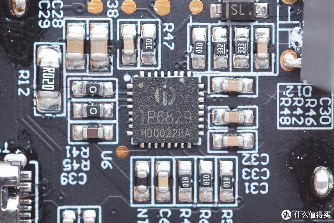 拆解报告：TEGIC特极客30W 42方块桌面充电器W-42