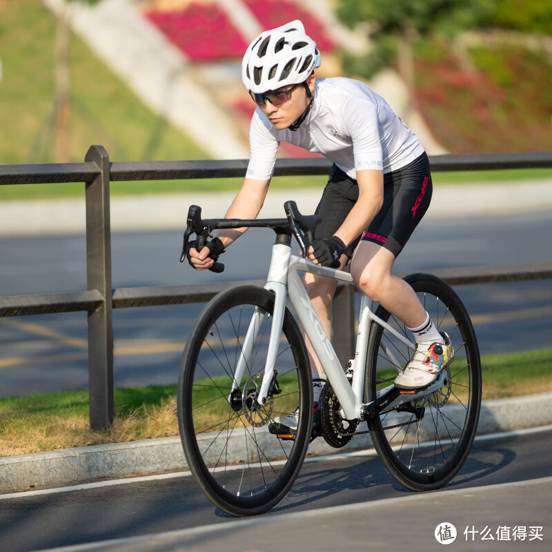 骑行之旅：不解之声中的自我超越与生命赞歌