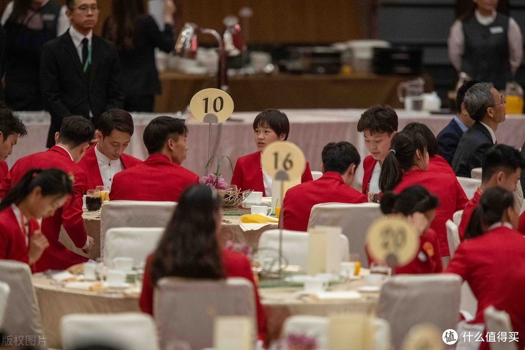 港府用10道菜肴招待奥运健儿，不名贵却诚意满满，樊振东：都想吃