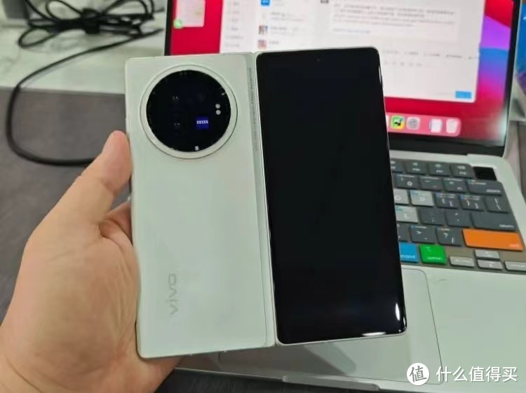 华为Mate XT高攀不起？vivo X Fold3 Pro带你回归理性消费，价格才是真香！