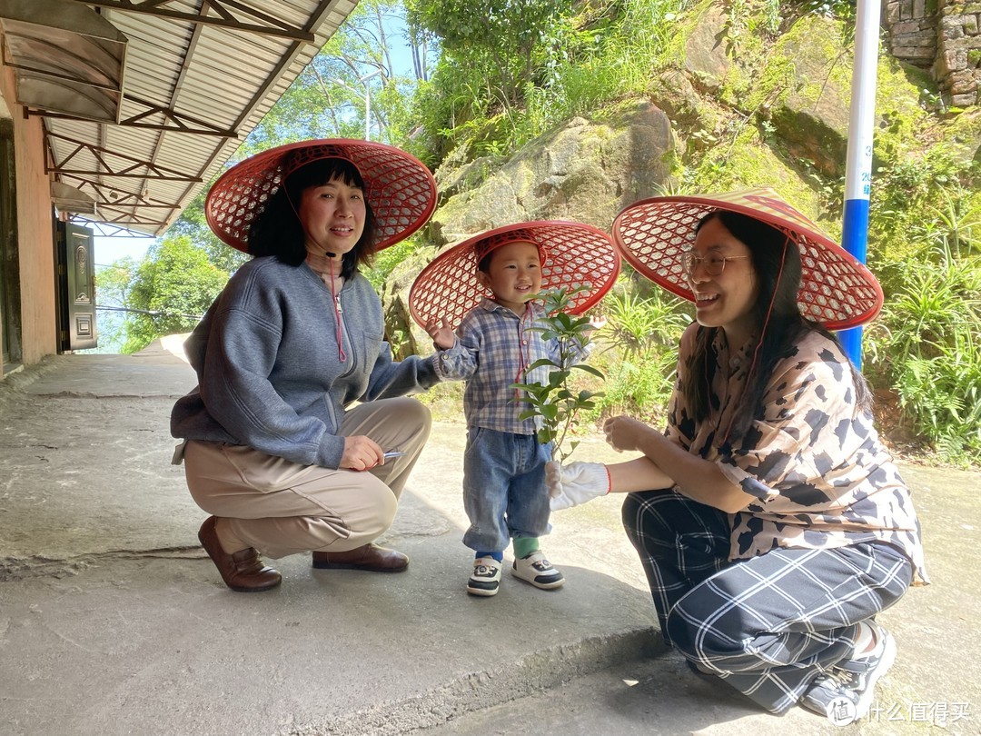 总喜欢带娃往山里钻，这是病吗？