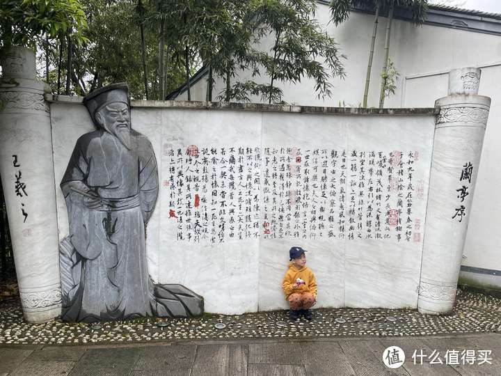 国庆长假马上到了，你是选择带孩子出游，还是在自己的城市附近陪伴孩子过节？当然是出游了