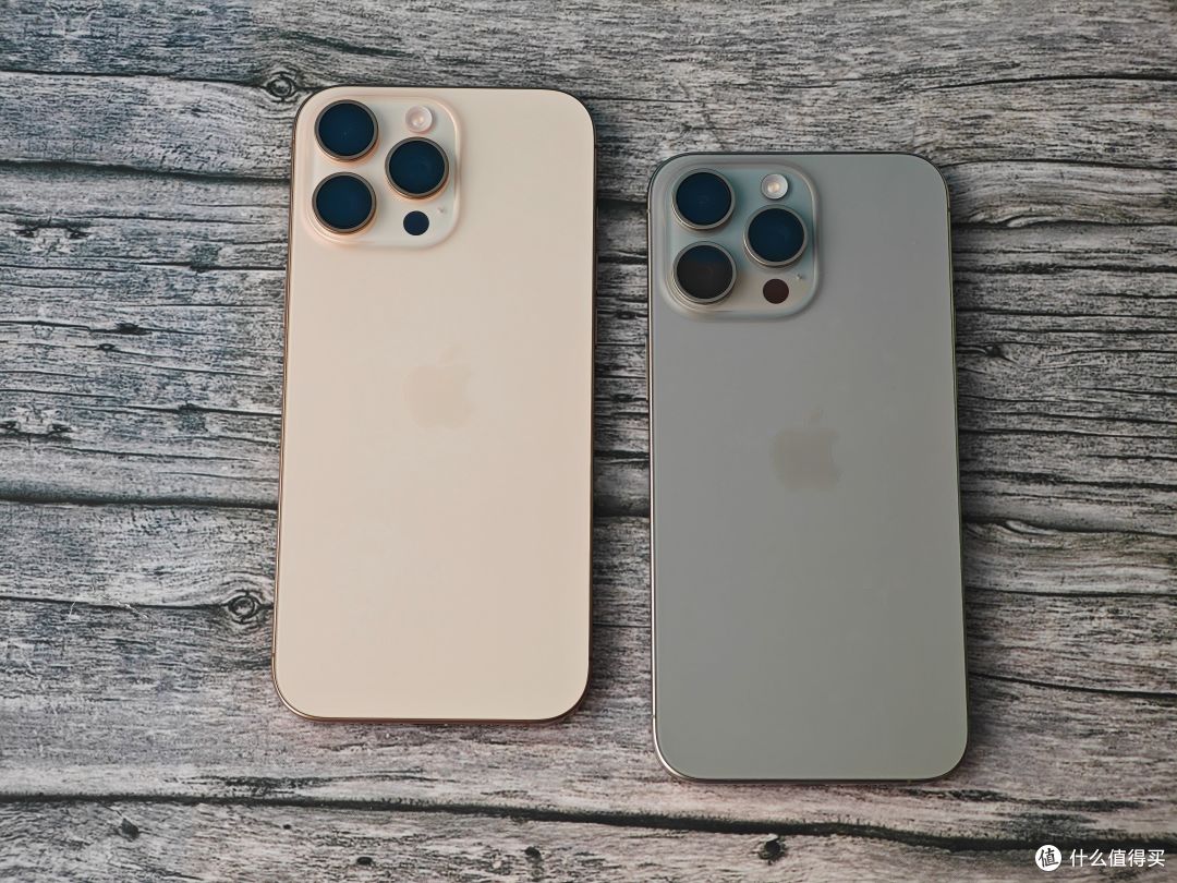 手持iPhone15和16两代 Pro Max 聊聊使用感受的差异