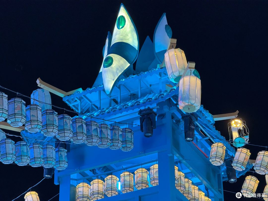 手持iPhone15和16两代 Pro Max 聊聊使用感受的差异