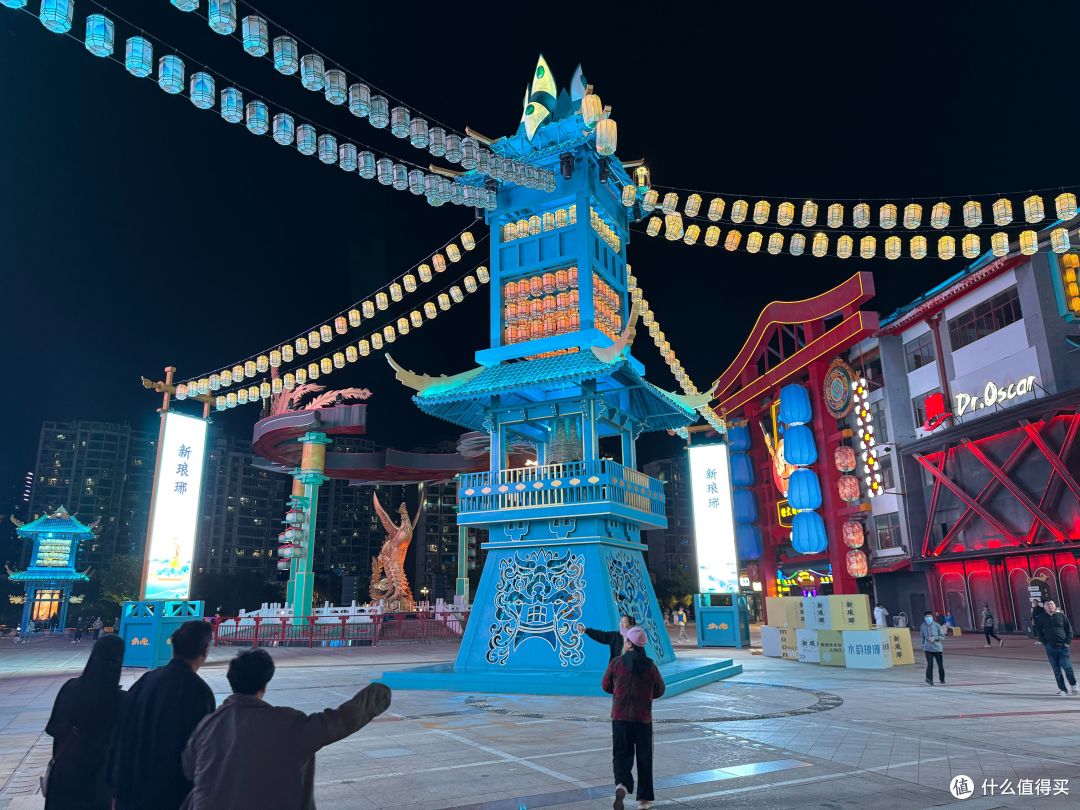 手持iPhone15和16两代 Pro Max 聊聊使用感受的差异