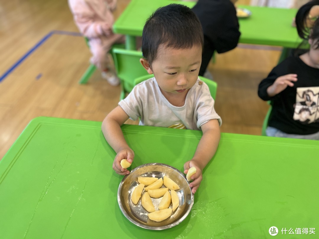 宝贝，恭喜你顺利进入幼儿园，跑进学习知识的赛道，别着急慢慢来就好～