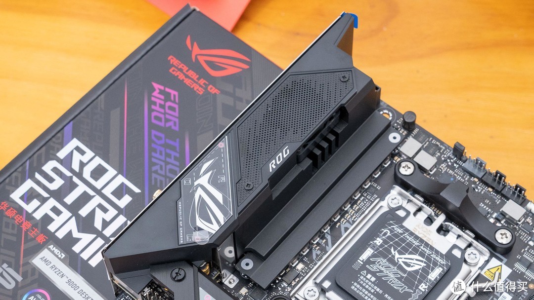 桌面上的蓝精灵：FD Era2 ROG B650E-I 索泰4070 SUPER 欧泊白显卡装机