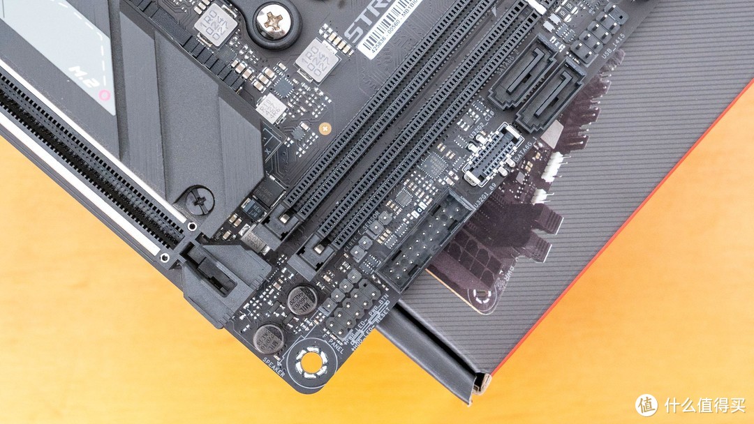 桌面上的蓝精灵：FD Era2 ROG B650E-I 索泰4070 SUPER 欧泊白显卡装机