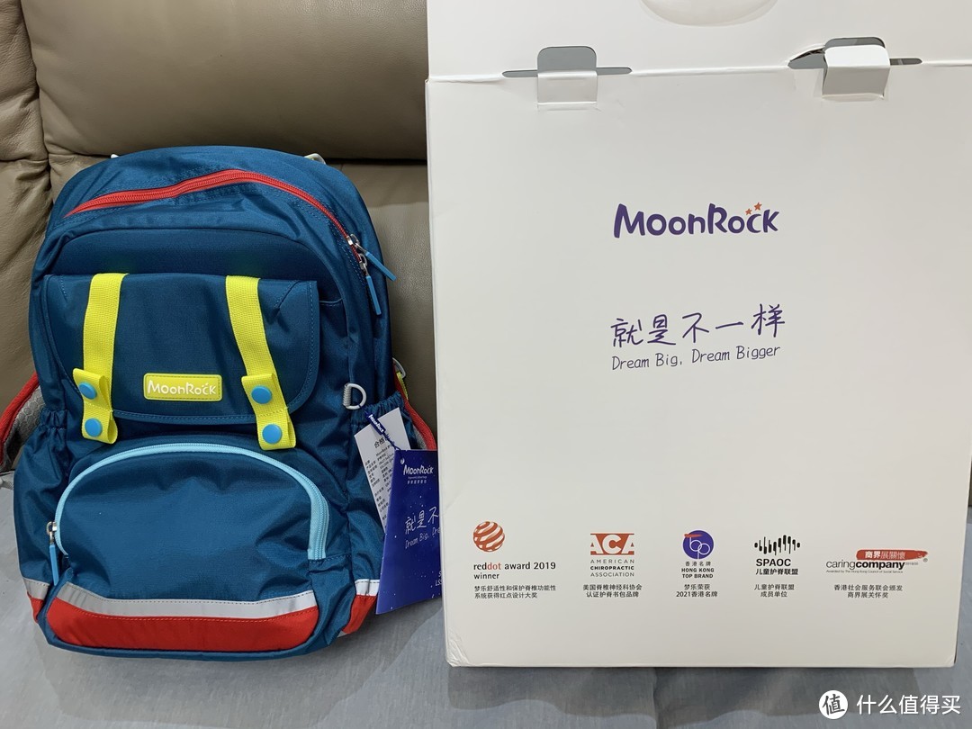 283元买了个moonrock梦乐的书包，到现在为止挺满意的