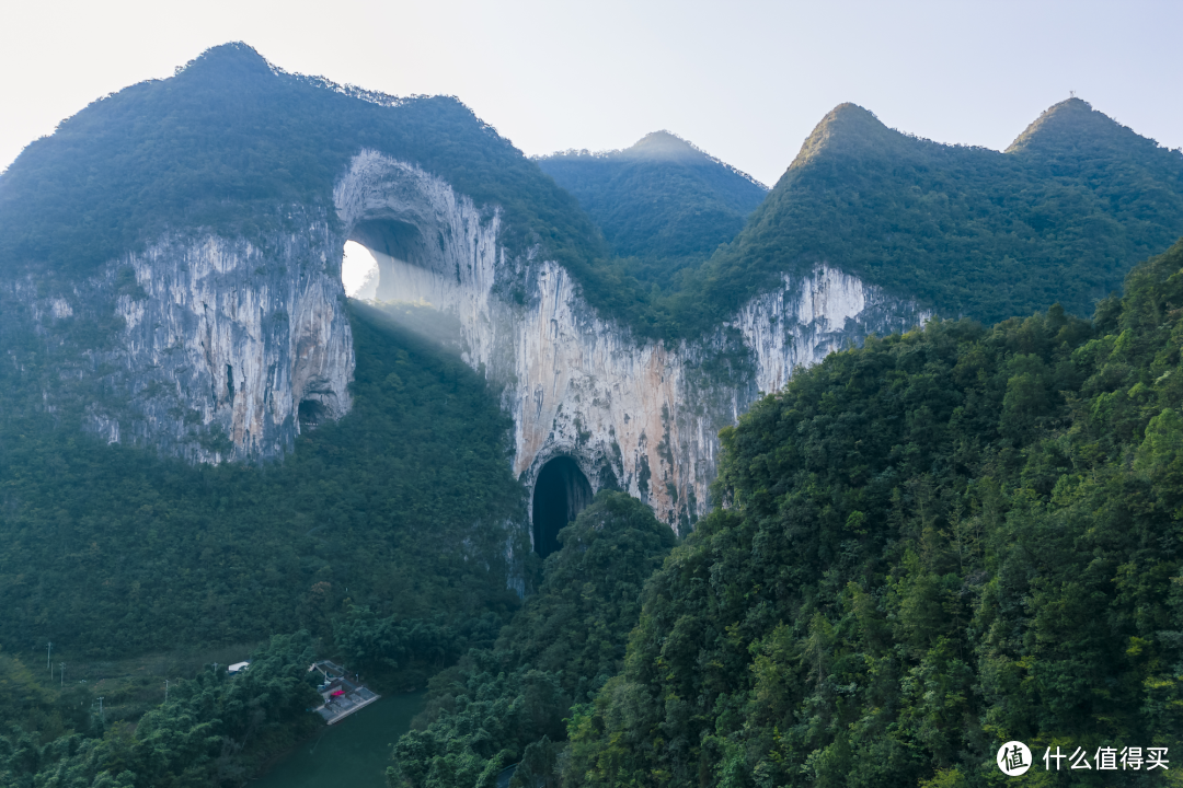 它是贵州山水的排面，避暑和小吃都是满分