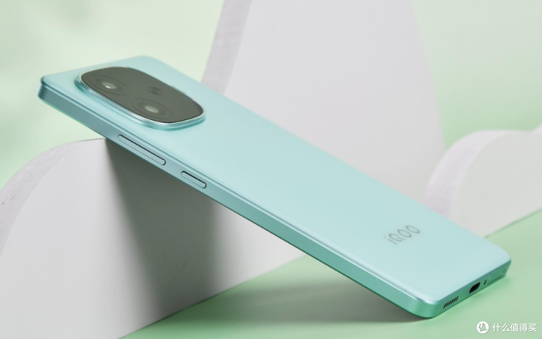 2000元以内，性能与品质兼备的手机推荐：让你的每一分钱都物超所值！