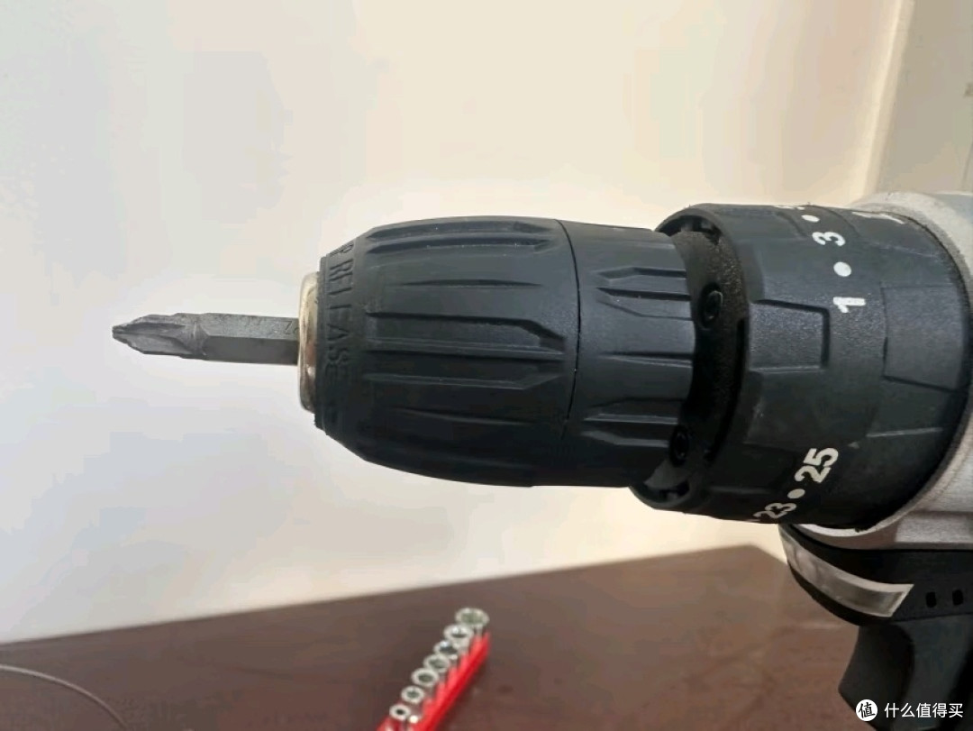 德力西手电钻锂电钻，无刷电机设计，性能卓越！