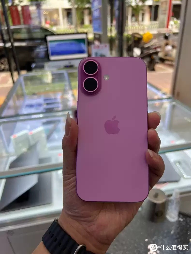 苹果新宠iPhone 16，果粉必备神器？