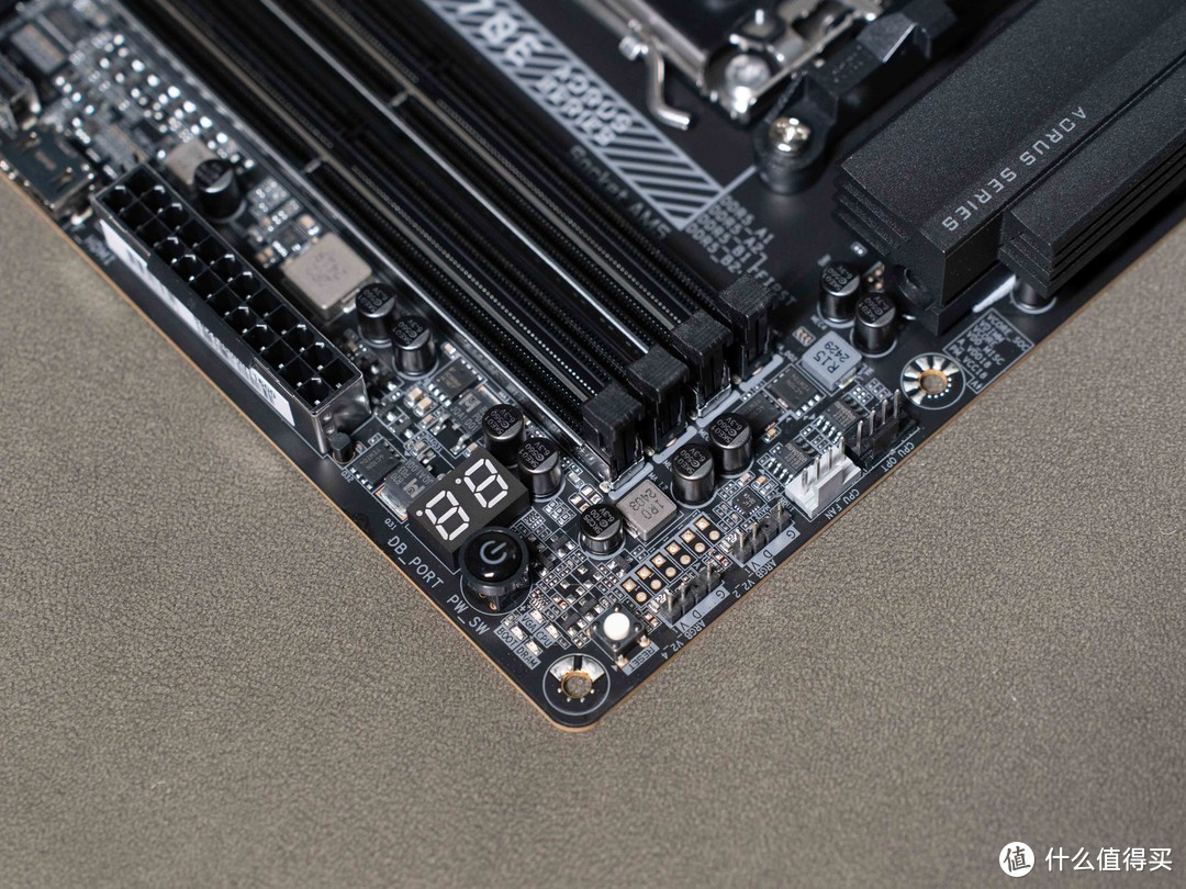 配置拉满、轻松超频，技嘉X870E AORUS MASTER超级雕主板测评