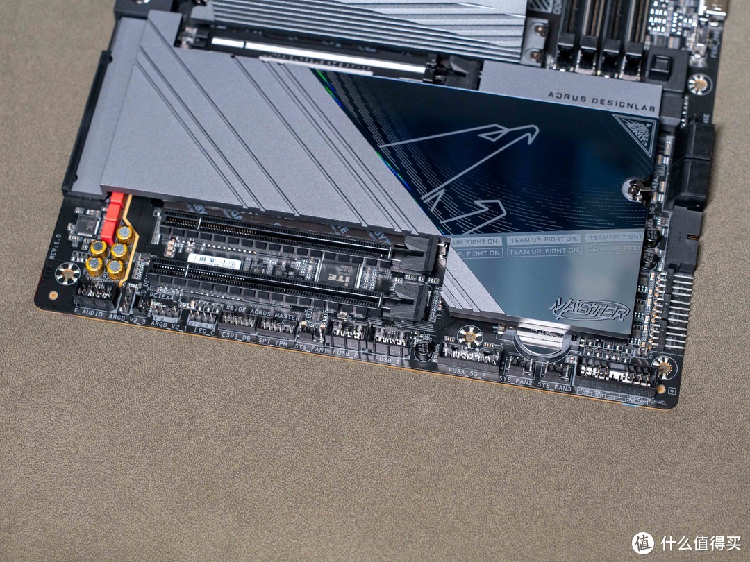 配置拉满、轻松超频，技嘉X870E AORUS MASTER超级雕主板测评