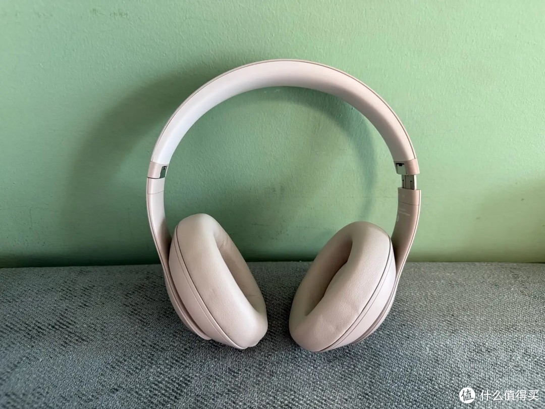 感受音乐的魅力，Beats Studio Pro 无线降噪耳机，品质之选，享受高品质音乐