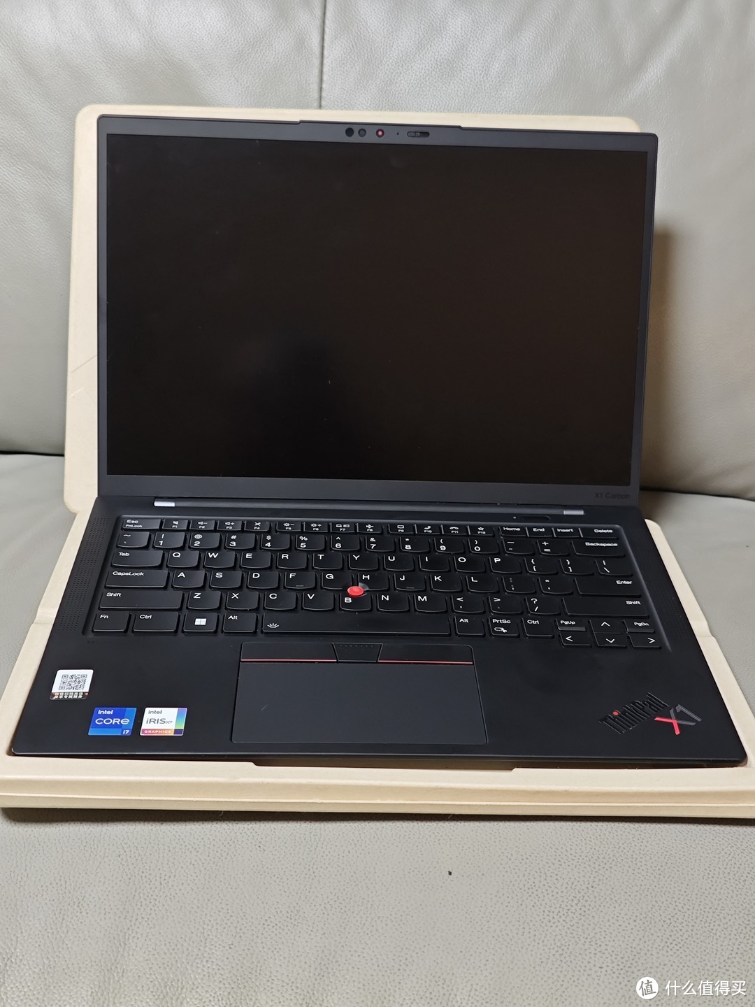 2000元thinkpad X1 Carbon 2022 i7-1260P 12代处理器徝不？