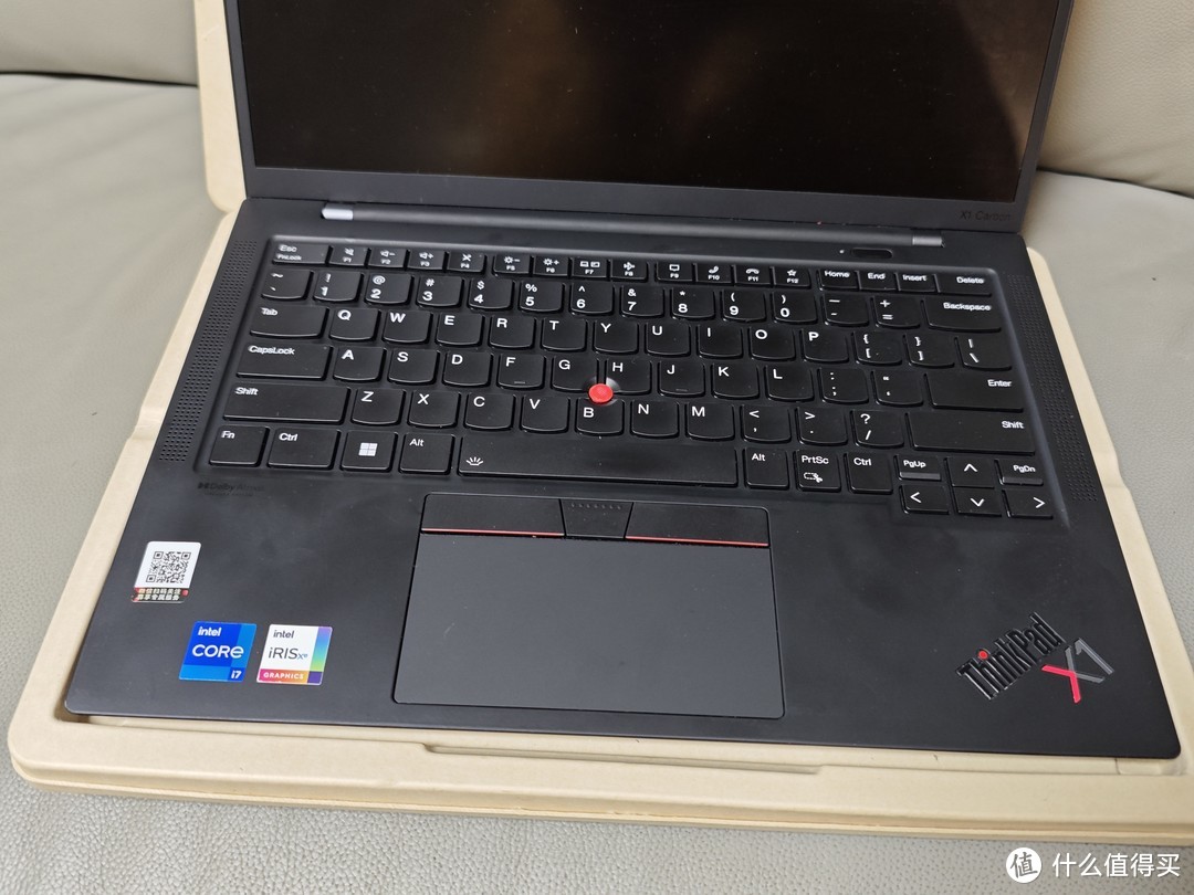 2000元thinkpad X1 Carbon 2022 i7-1260P 12代处理器徝不？