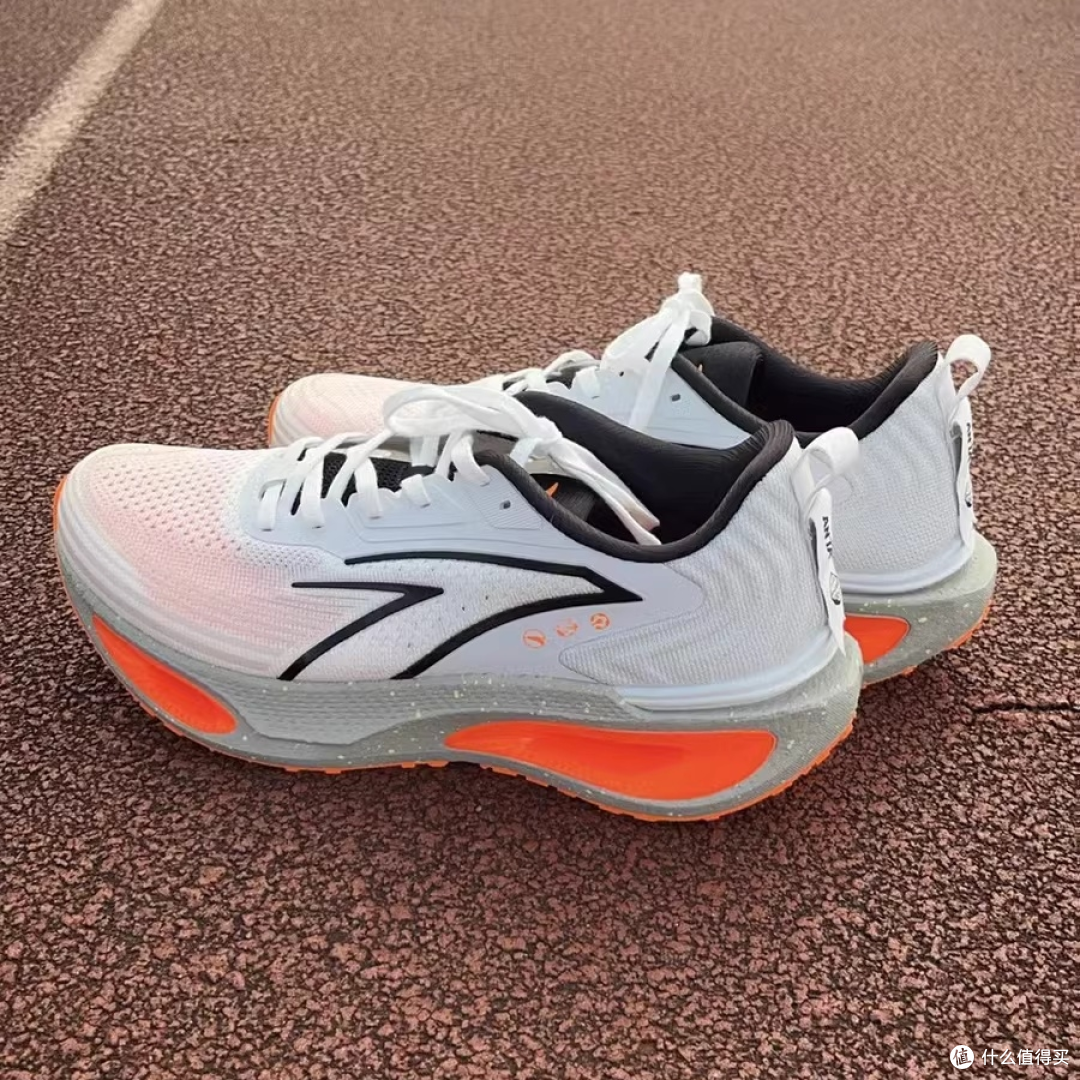 安踏虫洞跑鞋：穿越跑步的新境界