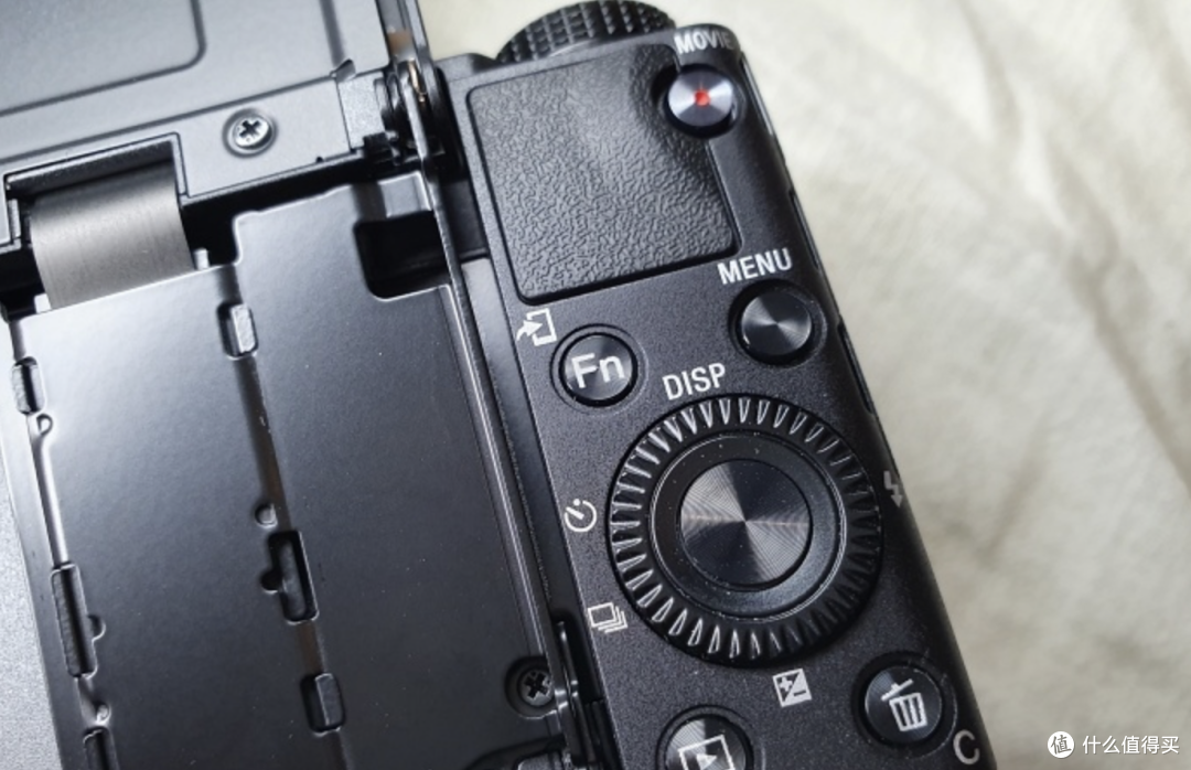 五年过去了，索尼黑卡7还值得买吗？一篇不那么专业的体验测评
