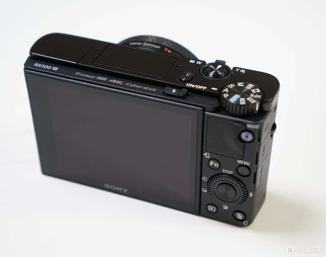 五年过去了，索尼黑卡7还值得买吗？一篇不那么专业的体验测评