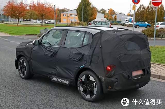 23万就能买？起亚全新纯电掀背EV2路试谍照曝光，续航里程超特斯拉Model 3！