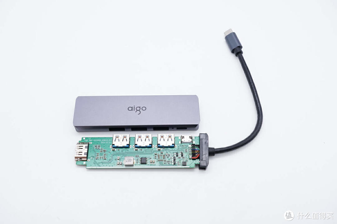 拆解报告：aigo 4K USB-C多功能扩展坞T05-H3