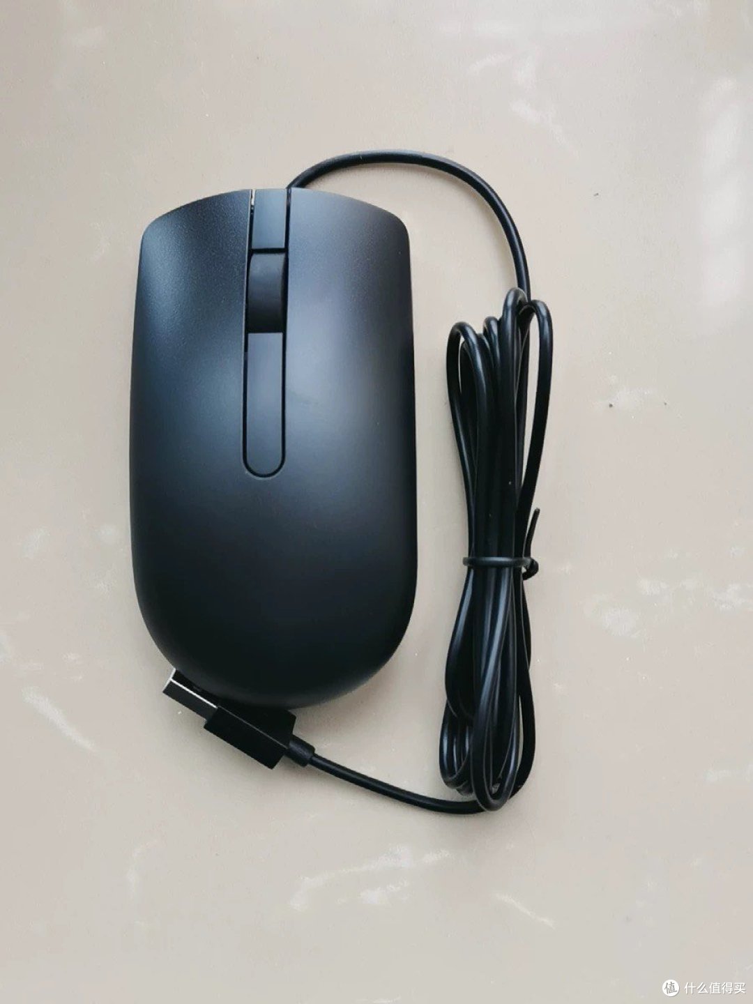 戴尔 ms116 有线鼠标设计简洁大方,线条流畅,无论是搭配笔记本电脑
