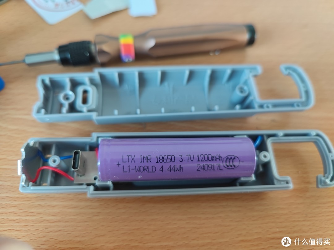 1分的微笑鲨手电电池容量居然高达1300mAh？！